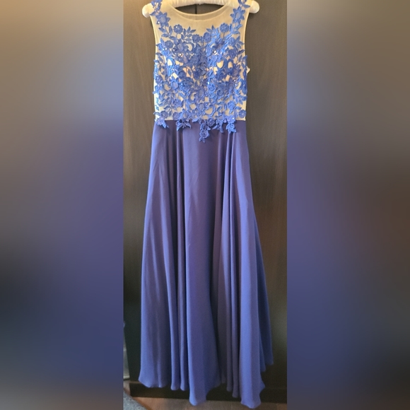 🎁🎁 Evening Dress 👗👗 - Picture 2 of 7